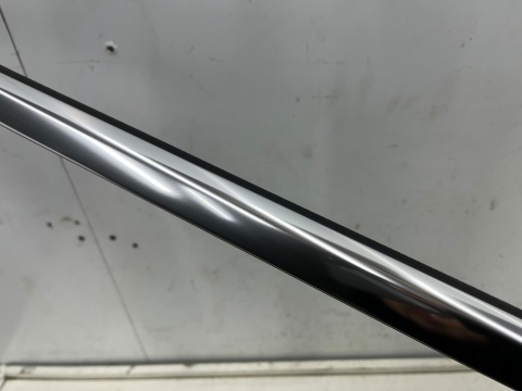 Listwa Mercedes w213 Sedan E-klasa 16-23r. NOWA lewa tylna listwa zgarniająca uszczelka zewnętrzna szyby drzwi lewy tył