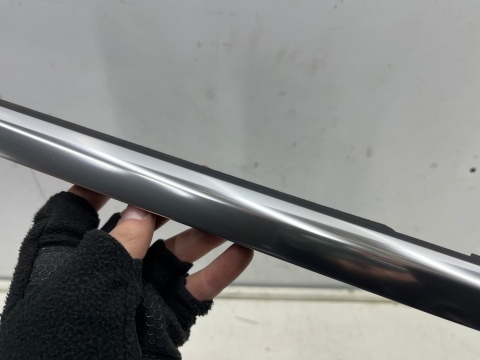 Listwa Mercedes w213 Sedan E-klasa 16-23r. NOWA lewa tylna listwa zgarniająca uszczelka zewnętrzna szyby drzwi lewy tył