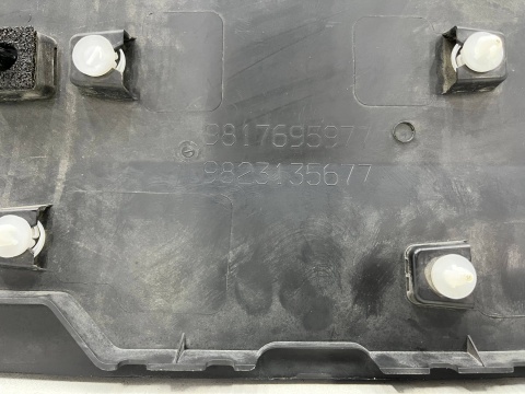 Listwa Peugeot Partner III Rifter 18r.- prawa przednia dolna nakładka drzwi prawy przód 9817695977 9823135677