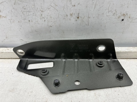 Mocowanie błotnika Porsche Macan II 95c 24r.- lewe przednie mocowanie błotnika wspornik podpora lewy przód 95c821183