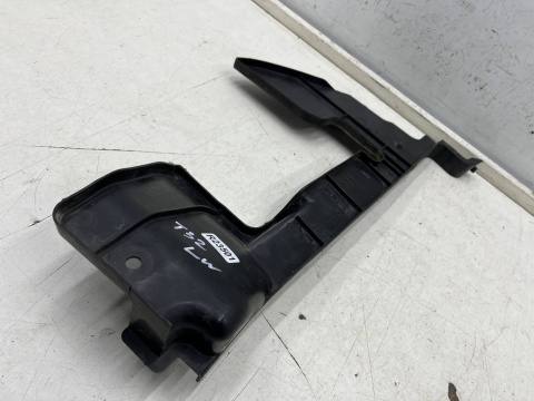 Osłona chłodnicy Nissan X-Trail III T32 Rogue 13-21r. 1.6 dCi lewa kierownica powietrza pasa przedniego oryginalna