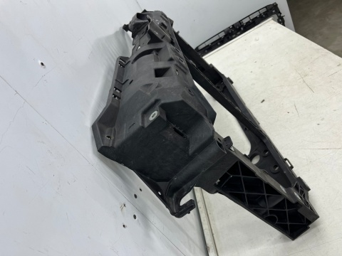 Pas przedni Mazda 2 II DE DH Ford Fiesta VI MK7 07-14r. wzmocnienie ramka chłodnic oryginalny d65153110