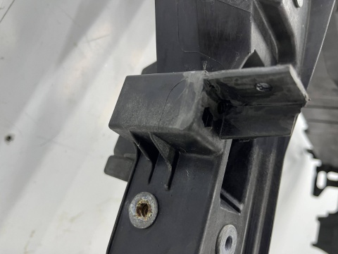 Pas przedni VW Sharan II 7n0 LIFT 15-22r. wzmocnienie ramka chłodnic oryginalny 7n0805588d