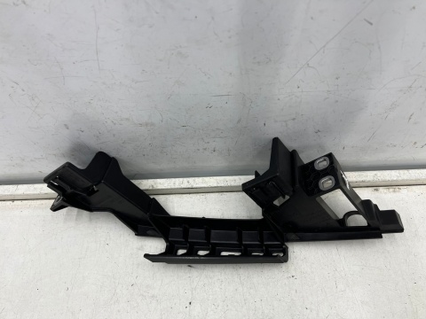 Ślizg Porsche Cayenne III 9y LIFT 23r.- prawe przednie mocowanie reflektora okular wspornik pasa pod lampę prawy przód