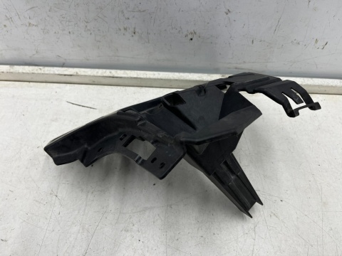 Ślizg Volvo XC60 II 17r.- prawe przednie mocowanie zderzaka wspornik uchwyt prawy przód ORYGINALNY 31425174