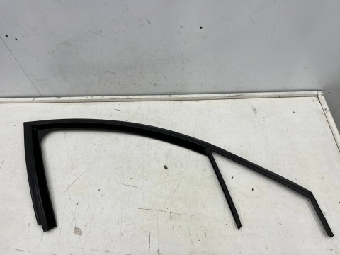 Uszczelka Citroen C4 I HB 5Drzwi 04-10r. zewnętrzna guma ramki szyby prawych przednich drzwi prawy przód NIEUSZKODZONA