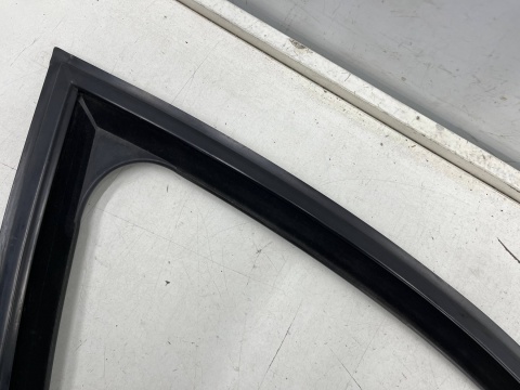 Uszczelka Citroen C4 I HB 5Drzwi 04-10r. zewnętrzna guma ramki szyby prawych przednich drzwi prawy przód NIEUSZKODZONA