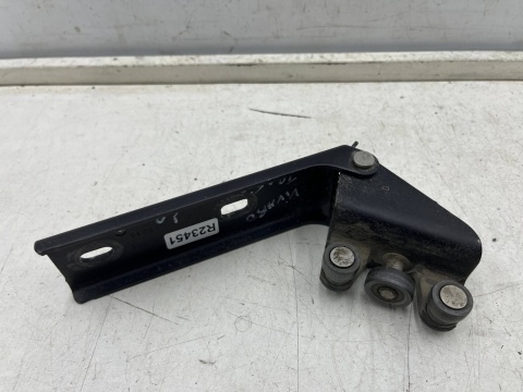 Zawias drzwi Renault Trafic III Talento NV300 Primastar II Vivaro B 14r.- rolka wózek środkowy prawy drzwi bocznych przesuwnych