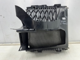 Chłodnica wody Porsche Taycan 9j Audi e-tron GT 19r.- lewa kierownica kanał powietrza zderzaka 9j1121251a 9j1121333