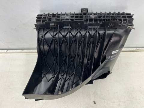 Chłodnica wody Porsche Taycan 9j Audi e-tron GT 19r.- lewa kierownica kanał powietrza zderzaka 9j1121251a 9j1121333