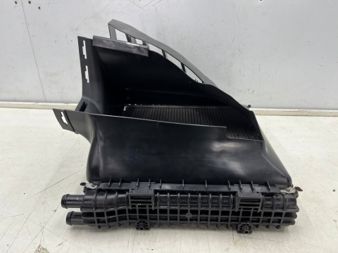 Chłodnica wody Porsche Taycan 9j Audi e-tron GT 19r.- lewa kierownica kanał powietrza zderzaka 9j1121251a 9j1121333