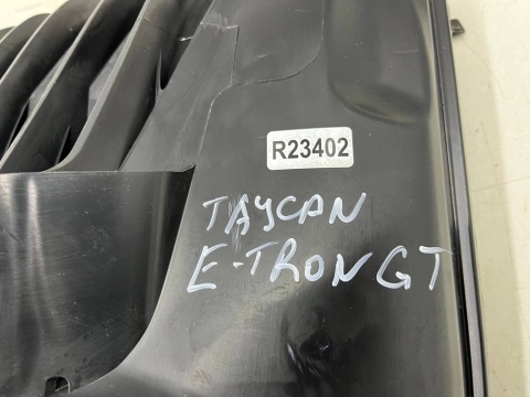 Chłodnica wody Porsche Taycan 9j Audi e-tron GT 19r.- lewa kierownica kanał powietrza zderzaka 9j1121251a 9j1121333