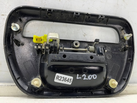 Klamka Mitsubishi L200 KA KB 05-15r. przycisk otwierania klapy burty bagażnika 6730a009