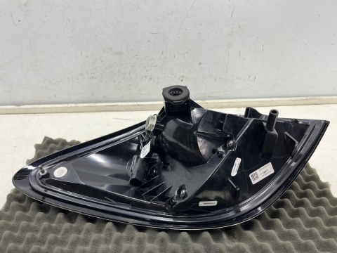 Lampa Ford Puma 19r.- prawa tylna w błotnik nieuszkodzona ORYGINALNA Europa prawy tył l1tb-13404-ag