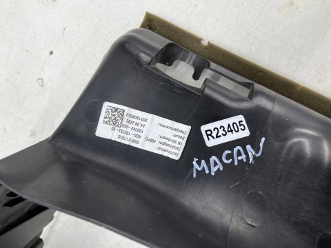 Osłona chłodnicy Macan I 95b 14r.- kierownica powietrza pasa przedniego ramka mocowanie wlot 95b121707g 95b121707y