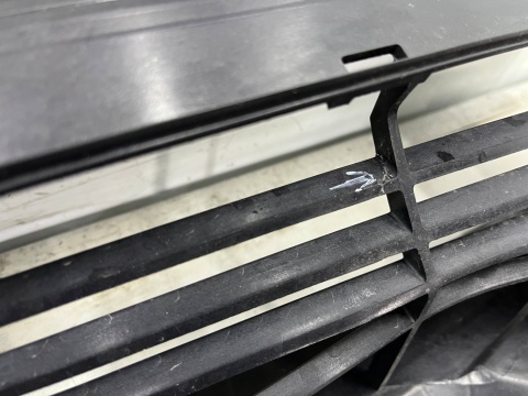 Osłona chłodnicy Porsche Macan II 95c Audi Q6 e-tron 24r.- kierownica powietrza pasa przedniego wlot 85e121286