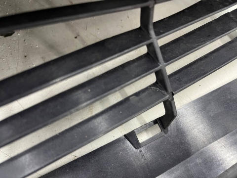 Osłona chłodnicy Porsche Macan II 95c Audi Q6 e-tron 24r.- kierownica powietrza pasa przedniego wlot 85e121286