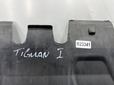 Osłona pod silnik VW Tiguan I 5n0 07-16r. przednia płyta dolna podwozia pod zderzak 5n0825235b 5n0825235c