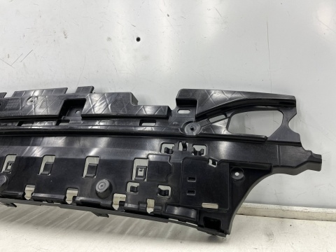 Ślizg BMW 5 G30 sedan G31 Kombi M Performance M-Pakiet 17-20r. tylne środkowe dolne mocowanie zderzaka wspornik tył ORYGINAL