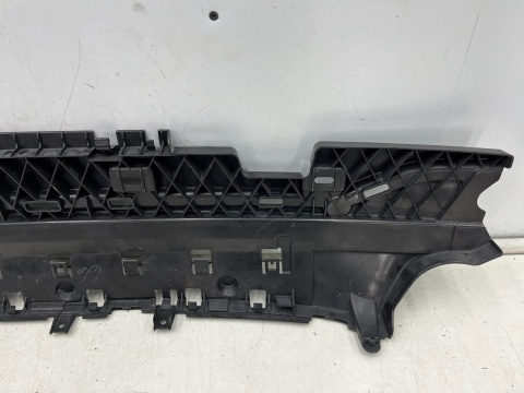 Ślizg BMW 5 G30 sedan G31 Kombi M Performance M-Pakiet 17-20r. tylne środkowe dolne mocowanie zderzaka wspornik tył ORYGINAL