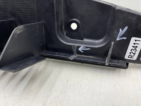 Ślizg Peugeot 308 III T10 HB 21r.- tylne środkowe mocowanie zderzaka wspornik uchwyt tył ORYGINALNY 9836418080