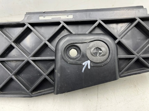 Ślizg Peugeot 308 III T10 HB 21r.- tylne środkowe mocowanie zderzaka wspornik uchwyt tył ORYGINALNY 9836418080