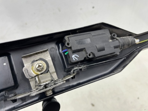 Zamek klapy bagażnika Mitsubishi L200 06r.- przycisk tylnej szyby zabudowy Road Ranger mechanizm BEZ KLUCZA