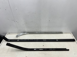 Zawias drzwi Renault Trafic III Talento NV300 Primastar II Vivaro B 14r.- prowadnica szyna prawych drzwi bocznych KPL