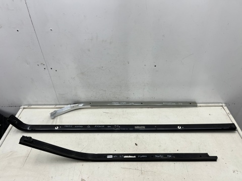 Zawias drzwi Renault Trafic III Talento NV300 Primastar II Vivaro B 14r.- prowadnica szyna prawych drzwi bocznych KPL