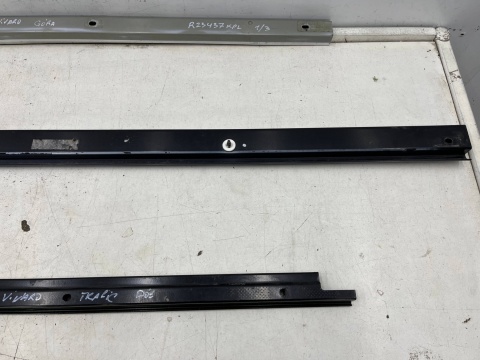 Zawias drzwi Renault Trafic III Talento NV300 Primastar II Vivaro B 14r.- prowadnica szyna prawych drzwi bocznych KPL