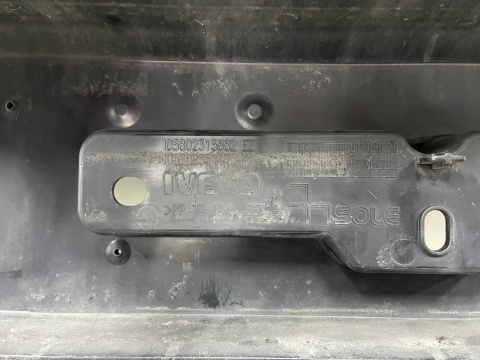 Zderzak przedni Iveco Daily IV 4 19-24r. Lift stopień zderzaka środkowy przód środek 105802315882EZ