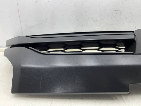 Atrapa Mitsubishi L200 5 V 19r.- grill przednia maskownica zderzaka znaczek 7450B264