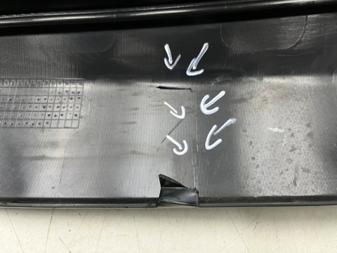 Atrapa Mitsubishi L200 5 V 19r.- grill przednia maskownica zderzaka znaczek 7450B264