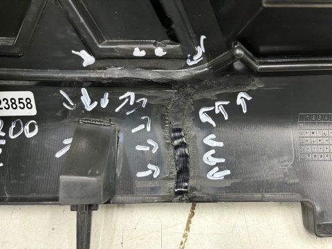 Atrapa Mitsubishi L200 5 V 19r.- grill przednia maskownica zderzaka znaczek 7450B264