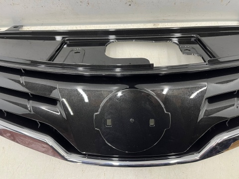 Atrapa Nissan Note E11 1 I 09-13r. Lift grill przednia maskownica zderzaka znaczek nowa oryginalna 62310BH00H