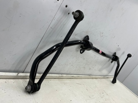 Drążek stabilizatora Toyota Yaris Cross 20r.- drążek przedni stabilizator przód razem z łącznikami stabilizatora