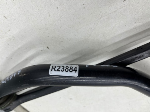 Drążek stabilizatora Toyota Yaris Cross 20r.- drążek przedni stabilizator przód razem z łącznikami stabilizatora