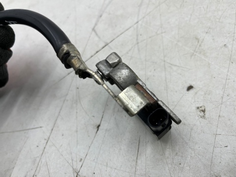 Klema akumulatora Ford C-Max MK2 Focus Mk3 Kuga Mk2 12-19r. przewód MINUS minusowy av6n-10c679-bd