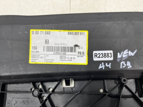 Osłona pod zderzak Audi A4 B9 15-19r. NOWA przednia płyta dolna podwozia pod silnik oryginalna Basis 8w0807611