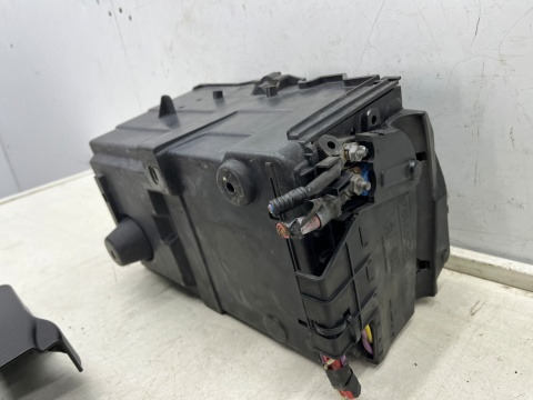 Podstawa akumulatora Ford C-Max MK2 Focus MK3 Kuga MK2 12-19r. mocowanie obudowa pokrywa obejma akumulatora