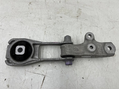 Poduszka skrzyni biegów Toyota Yaris Cross 20r.- mocowanie łapa silnika