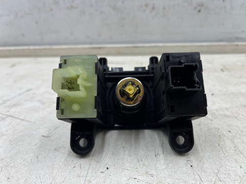 Przełącznik Ford C-Max MK2 Kuga MK2 12-19r. przycisk pokrętło grzania foteli gniazdo 12v cj5t-19k314-ba