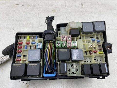 Skrzynka bezpieczników Ford C-Max MK2 Focus MK3 Kuga MK2 Volvo V40 12-19r. 1.6 TDCi moduł av6t-14a067-ac dm5t-14k733-ftb