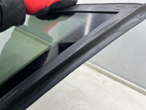 Szyba boczna Ford C-Max MK2 CMax Mk2 12-19r. prawy tylny trójkąt karoseryjna oryginalna chrom prawy tył