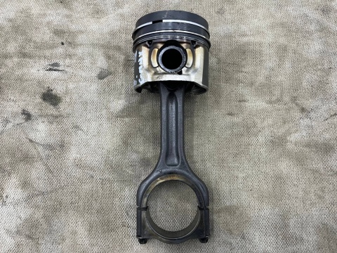 Tłok korbowód Citroen Peugeot Ford Mazda Volvo 1.6 TDCi 1.6 HDi 95km T3DB diesel