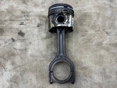 Tłok korbowód Citroen Peugeot Ford Mazda Volvo 1.6 TDCi 1.6 HDi 95km T3DB diesel