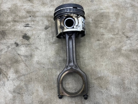 Tłok korbowód Citroen Peugeot Ford Mazda Volvo 1.6 TDCi 1.6 HDi 95km T3DB diesel
