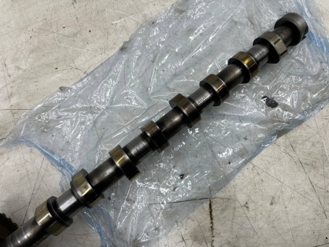 Wałek rozrządu Citroen Peugeot Ford Mazda Volvo 1.6 TDCi 1.6 HDi 8v 95km diesel silnik T3DB głowica 9684487210