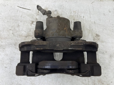 Zacisk hamulcowy Ford C-max MK2 Focus MK3 Kuga Volvo C30 C70 S40 V40 V50 12r.- LEWY przedni jarzmo lewy przód