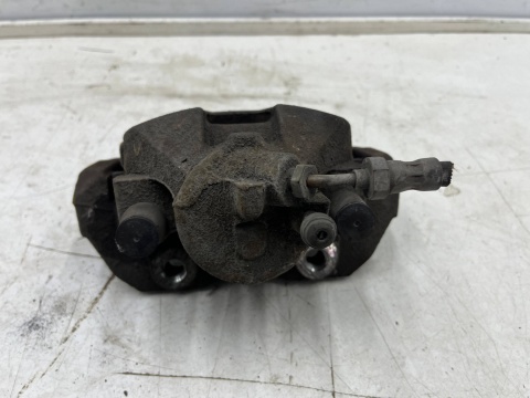 Zacisk hamulcowy Ford C-max MK2 Focus MK3 Kuga Volvo C30 C70 S40 V40 V50 12r.- PRAWY przedni jarzmo prawy przód